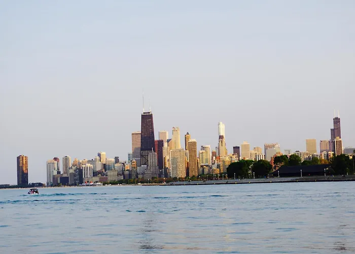 Wrigley Hostel - Chicago (Adults Only)